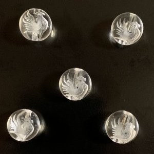 画像1: 天然石彫り水晶酉(とり)12mm玉  5粒セット