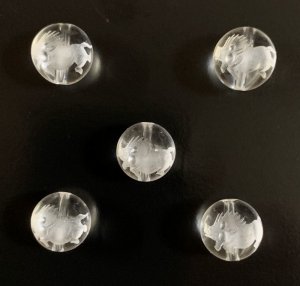 画像1: 天然石彫り水晶 亥(いのしし) 12mm玉  5粒セット