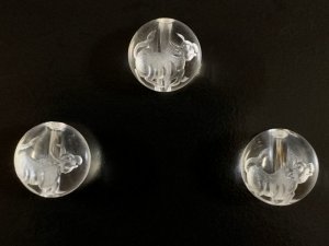 画像3: 天然石彫り水晶丑(うし)12mm玉  5粒セット
