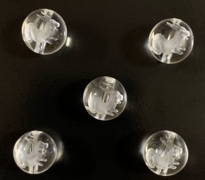 画像1: 天然石彫り水晶卯(うさぎ)12mm玉  5粒セット