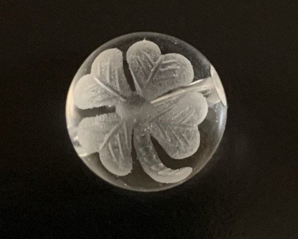 画像2: 天然石彫り水晶四葉のクローバー&フローライト＆ラピスラズリのブレスレット (2)